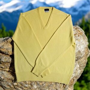 Vintage Mark Shale Men's XL Yellow Cashmere V-Neck Pullover Sweater